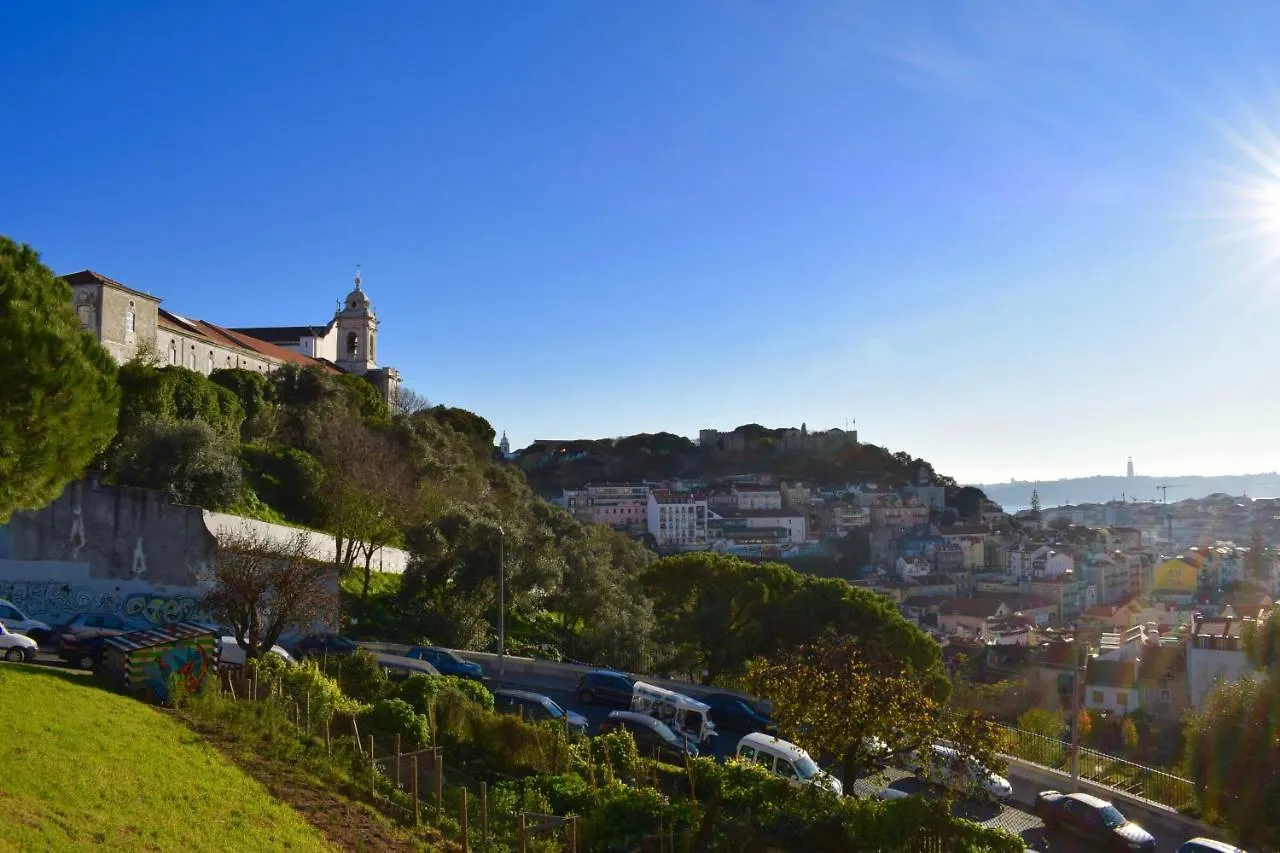Aesthetic Riverview Apartment In Historical Lisbon