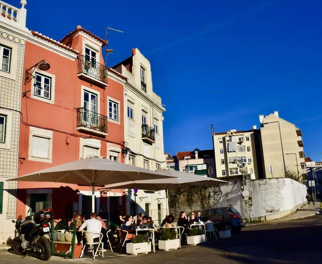 Aesthetic Riverview Apartment In Historical Lisbon
