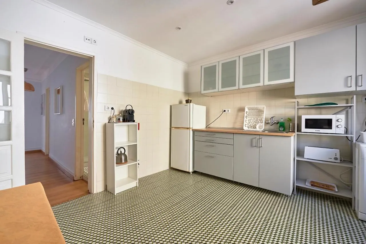 Aesthetic Riverview Apartment In Historical Lisbon