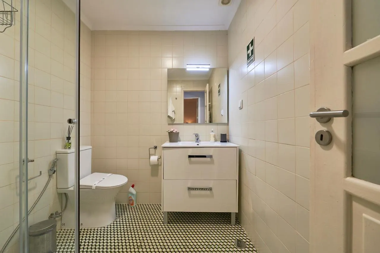 Aesthetic Riverview Apartment In Historical Lisbon